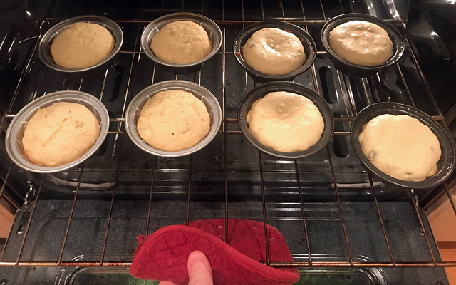 Baking mini-bundt banana bread [Jan 2021]