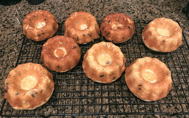 Mini-bundt banana bread... with chocolate chips! [Jan 2021]